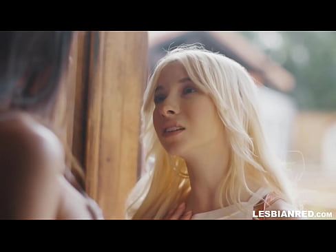 ❤️ Cô gái về nhà một vài tháng sau đó và ăn sạch âm hộ của mẹ kế ️  Video sex  tại chúng tôi  ☑